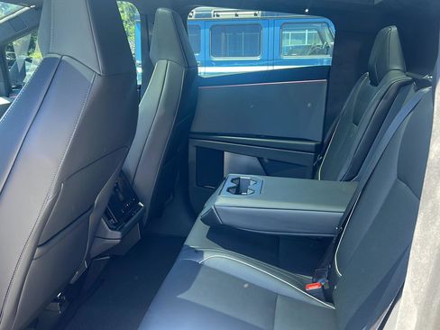 Used 2025 Tesla Cybertruck AWD Crew Cab image 11
