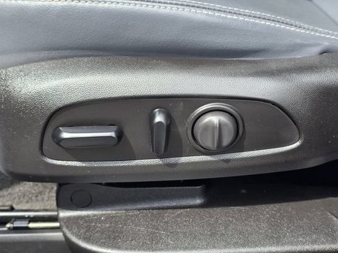 Used 2019 Buick Enclave Essence AWD/4WD image 23