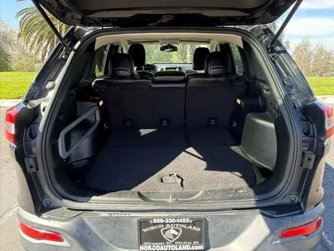 Used 2017 Jeep Cherokee Limited FWD image 27