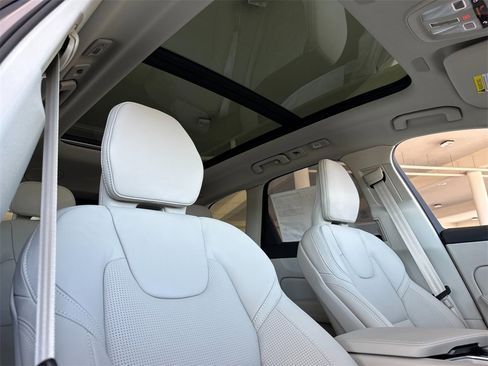 New 2026 Volvo XC60 B5 Ultra image 16