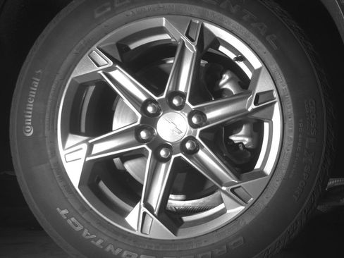 Used 2025 Chevrolet Blazer LT FWD image 13
