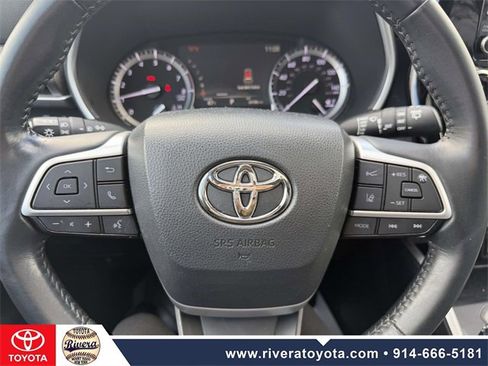 Used 2022 Toyota Highlander XLE image 19