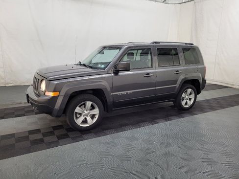 Used 2016 Jeep Patriot Latitude AWD/4WD image 2