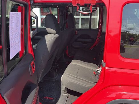 Used 2021 Jeep Wrangler Unlimited Sahara w/ Uconnect 4C Nav & Sound Group AWD/4WD image 27