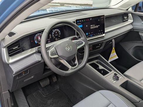 New 2026 Volkswagen Tiguan SE image 12