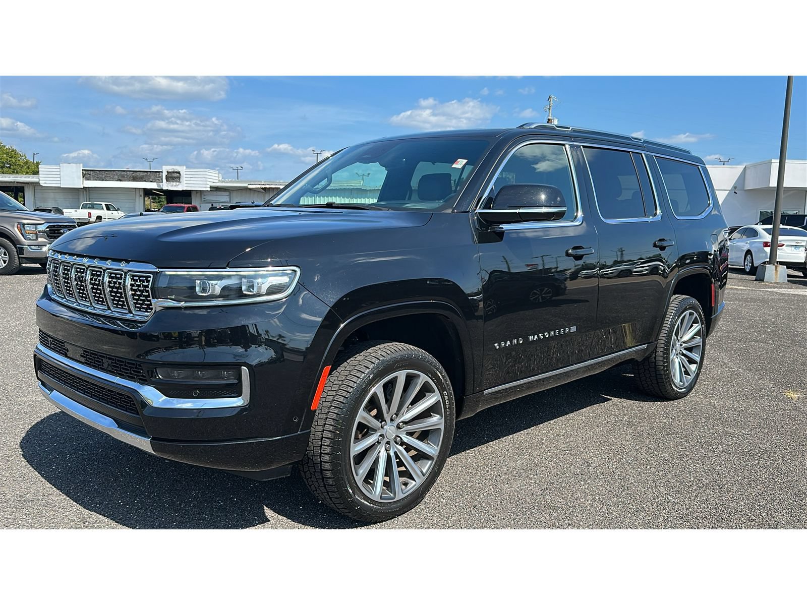 Used 2022 Jeep Grand Wagoneer Series I w/ Flexible Seating Group AWD/4WD image 2