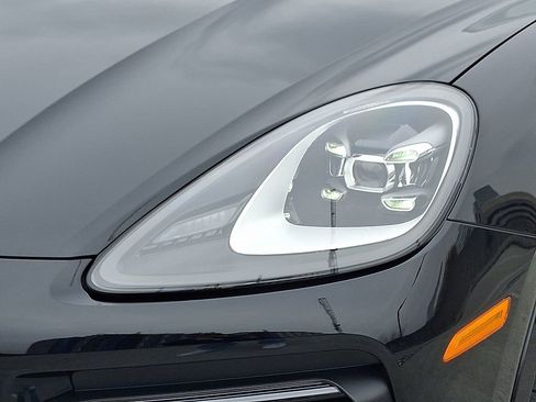 Used 2023 Porsche Cayenne Coupe image 11