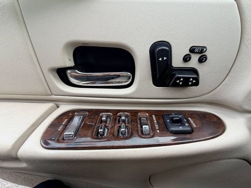 Used 1999 Lincoln Town Car Signature RWD image 13