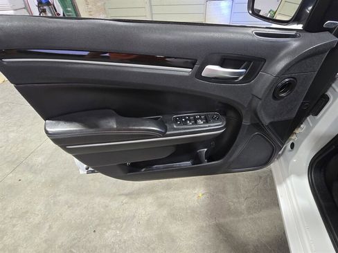 Used 2019 Chrysler 300 S image 11