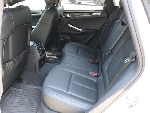 Used 2026 Porsche Macan AWD/4WD image 10