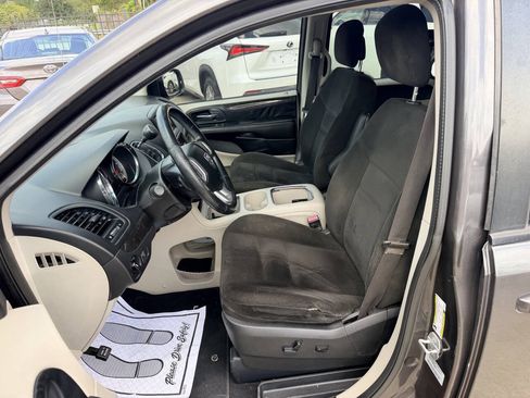 Used 2015 Dodge Grand Caravan SXT w/ UConnect Hands-Free Group FWD image 7