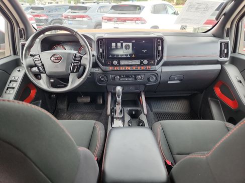 Used 2025 Nissan Frontier PRO-4X w/ Tow Package AWD/4WD image 11
