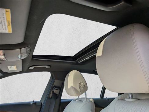 Used 2018 Mercedes-Benz E 300 4MATIC image 17