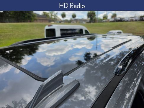 Used 2021 Chevrolet Tahoe Z71 w/ Luxury Package AWD/4WD image 8