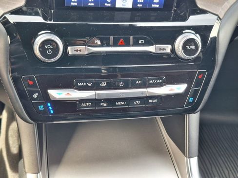 Used 2022 Ford Explorer Platinum w/ Equipment Group 601A image 18