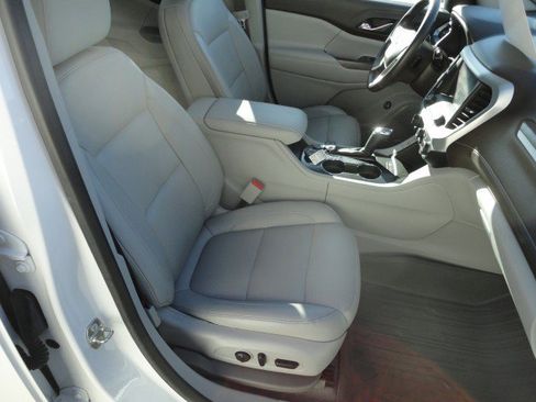 Used 2018 GMC Acadia SLT w/ LPO, Floor Liner Package AWD/4WD image 22