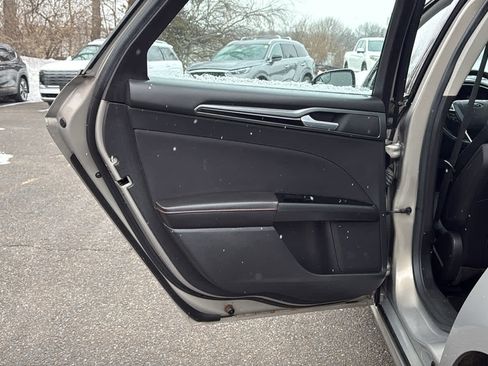 Used 2015 Ford Fusion SE w/ Equipment Group 201A image 23