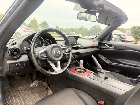 Used 2020 MAZDA MX-5 Miata Sport RWD image 25