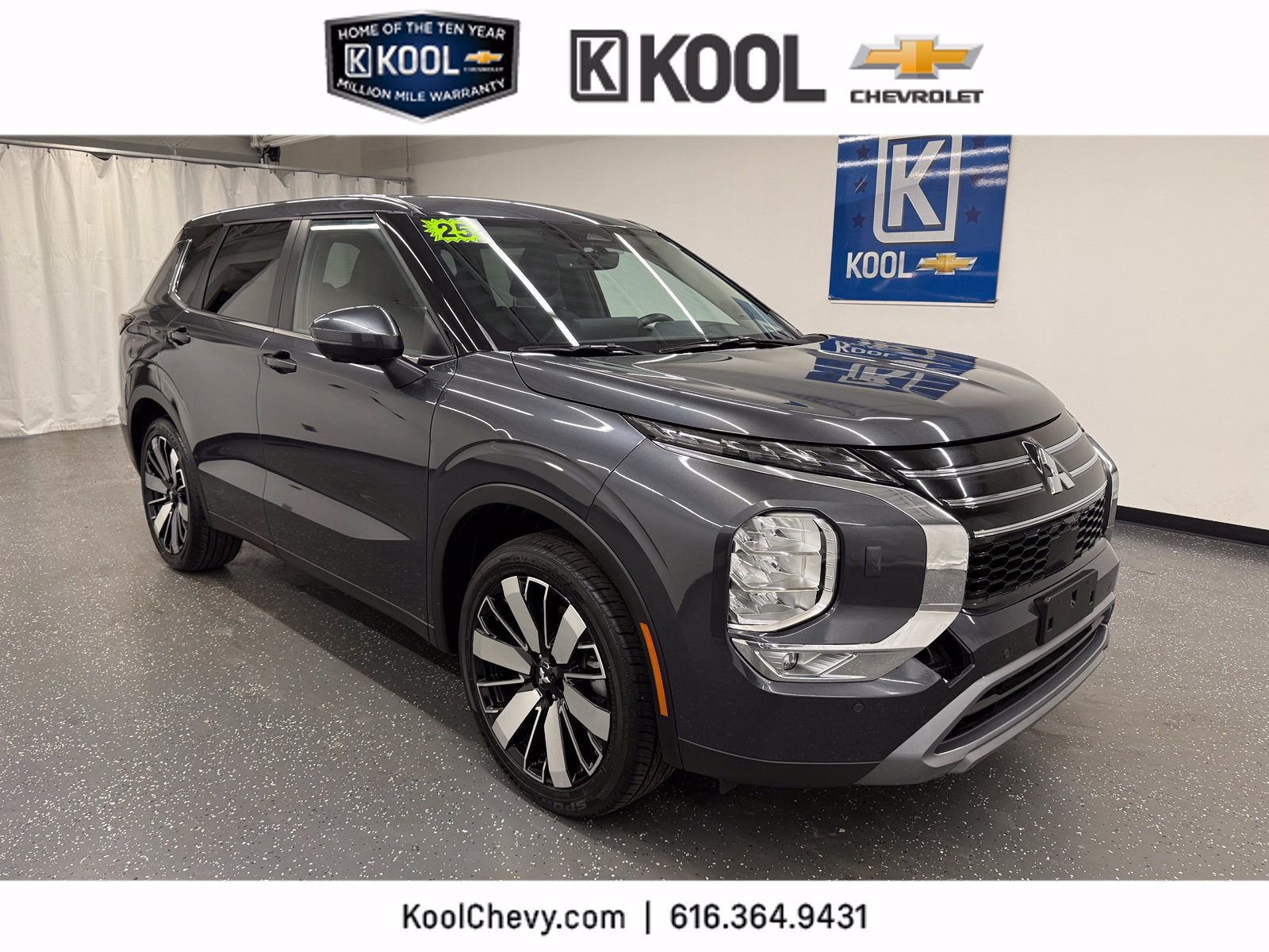 Used 2025 Mitsubishi Outlander SE AWD/4WD image 1