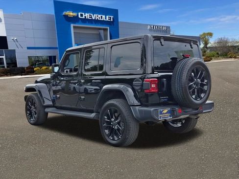 Used 2025 Jeep Wrangler Unlimited Sahara AWD/4WD image 24