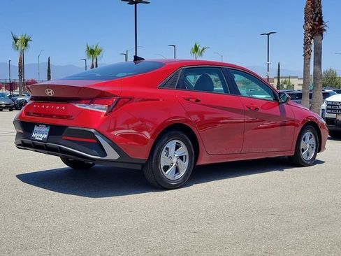Certified 2026 Hyundai Elantra SE FWD image 4