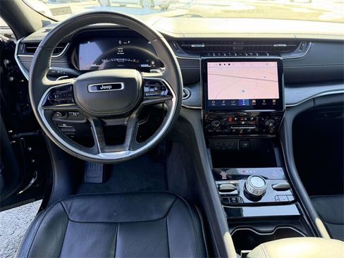 Used 2023 Jeep Grand Cherokee Overland image 18