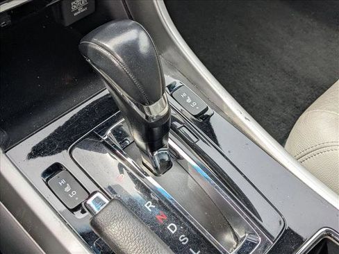Used 2017 Honda Accord EX-L image 11