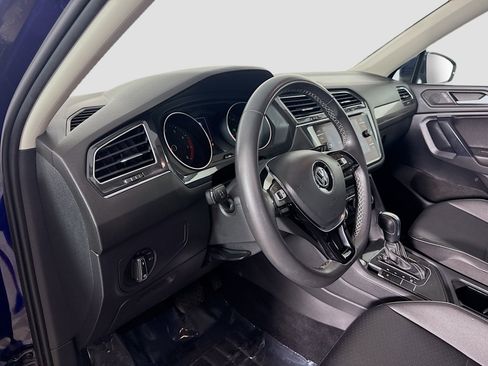 Used 2021 Volkswagen Tiguan SE FWD image 23