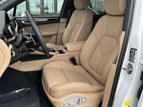 New 2026 Porsche Macan image 5