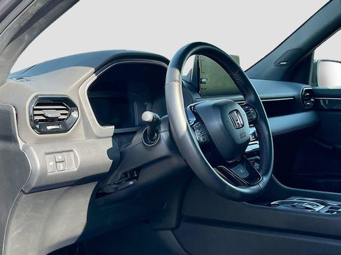 Used 2025 Honda Pilot Black Edition image 9