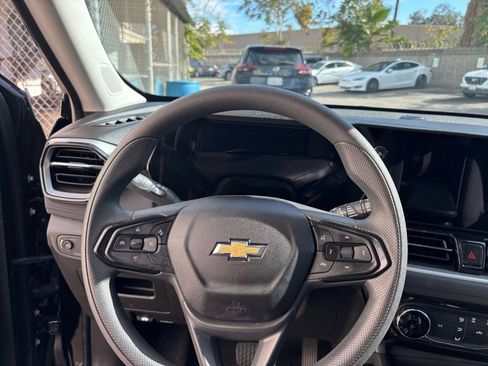 Used 2025 Chevrolet TrailBlazer LT image 34