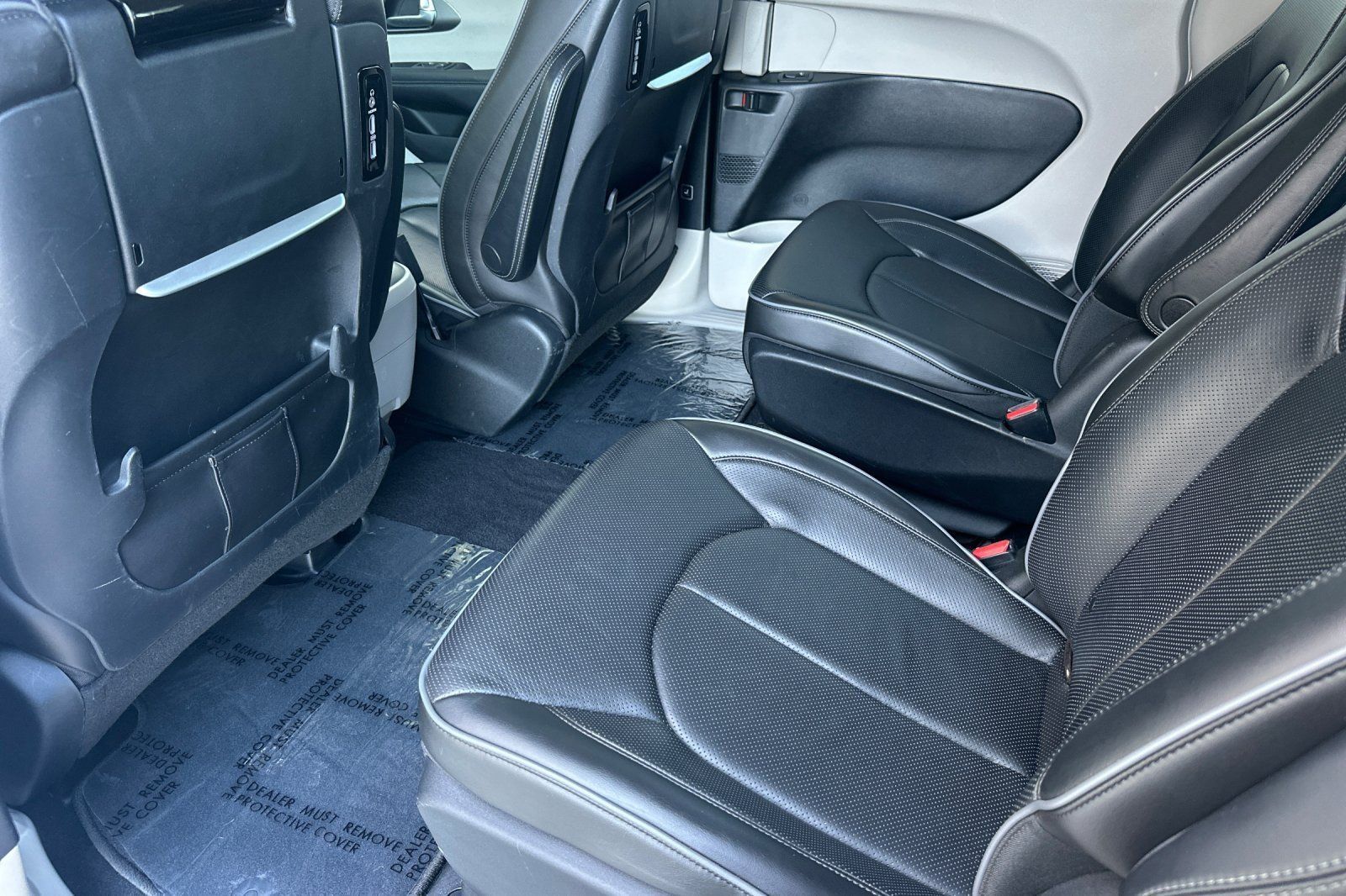 Used 2019 Chrysler Pacifica Limited w/ Advanced Safetytec Group FWD image 11