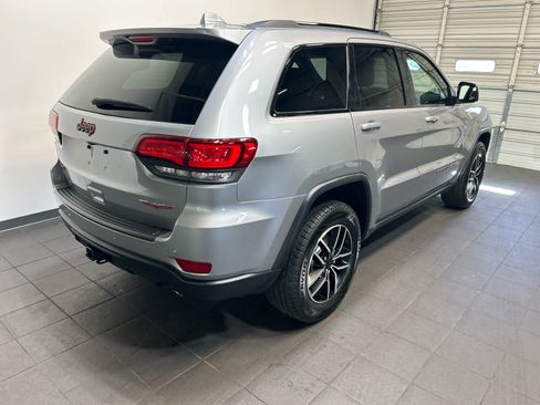 Used 2021 Jeep Grand Cherokee Trailhawk w/ Premium Lighting Group AWD/4WD image 3