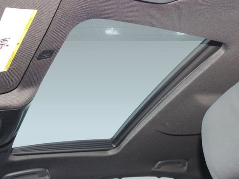 Used 2012 BMW 550i xDrive Sedan image 15