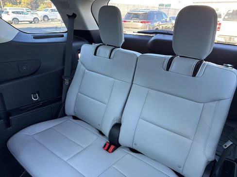 Used 2025 Ford Explorer Platinum w/ Ultimate Package image 16