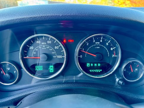 Used 2015 Jeep Wrangler Unlimited Rubicon w/ Connectivity Group image 23