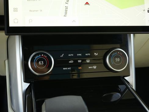 Used 2023 Land Rover Range Rover SE image 13