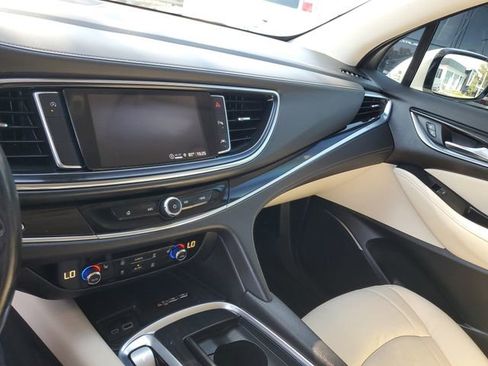 Used 2022 Buick Enclave Essence image 25