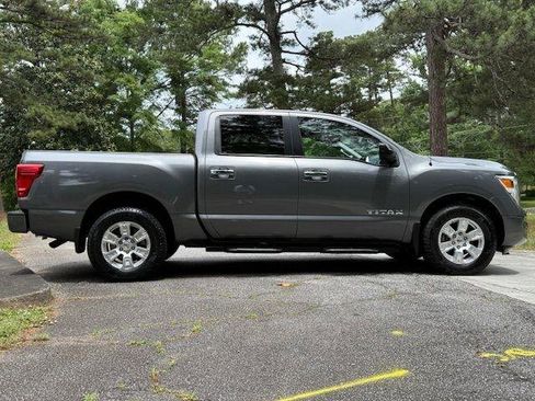 Used 2021 Nissan Titan SV w/ SV Convenience Package RWD image 30