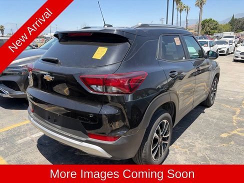 Used 2025 Chevrolet TrailBlazer LT FWD image 3