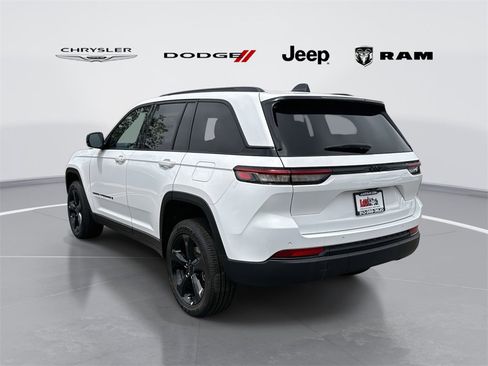 New 2025 Jeep Grand Cherokee Altitude image 5