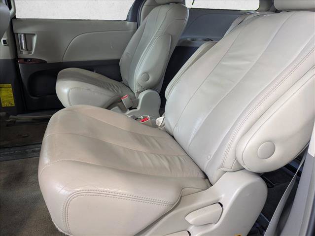 Used 2013 Toyota Sienna XLE FWD image 11