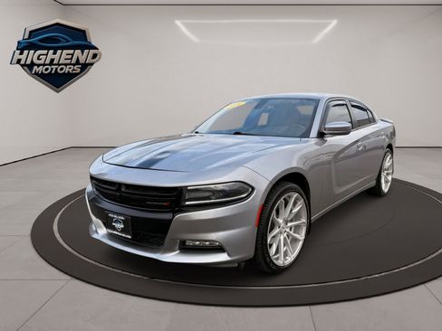 Used 2016 Dodge Charger SXT image 3