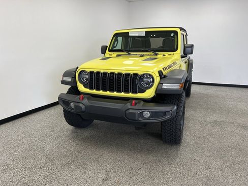 Used 2024 Jeep Wrangler Unlimited Rubicon w/ Technology Group image 3