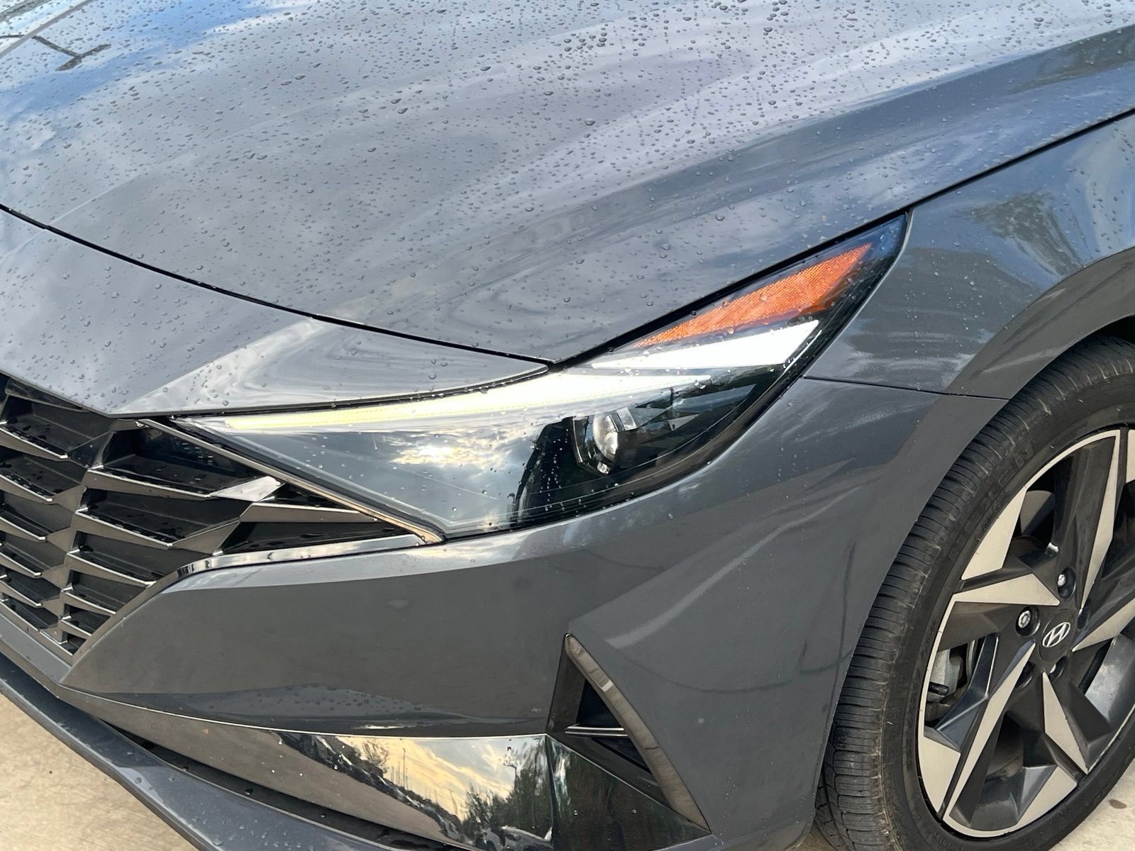 Certified 2023 Hyundai Elantra Limited w/ Preferred Accessory Package FWD image 4