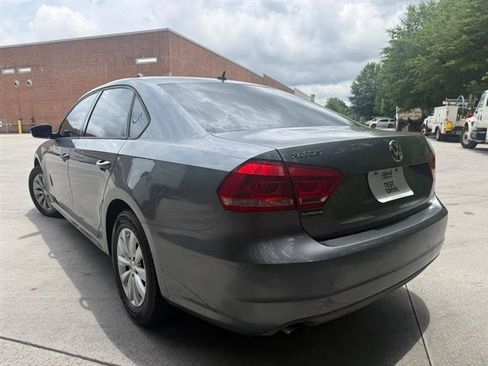 Used 2013 Volkswagen Passat 2.5 S FWD image 3