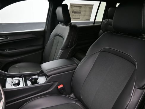 New 2025 Jeep Grand Cherokee L Altitude image 19