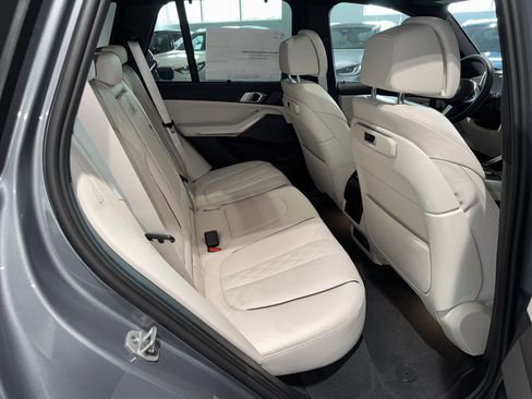 New 2026 BMW X5 sDrive40i image 11