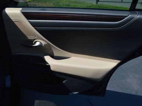 Used 2019 Lexus ES 350 w/ Premium Package FWD image 31