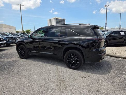 Used 2025 Chevrolet Traverse LT w/ Midnight/Sport Edition FWD image 11